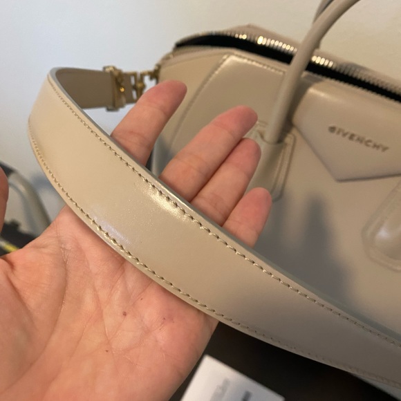 🌟SOLD🌟 Gorgeous EUC MEDIUM ANTIGONA in NUDE! - Picture 12 of 15